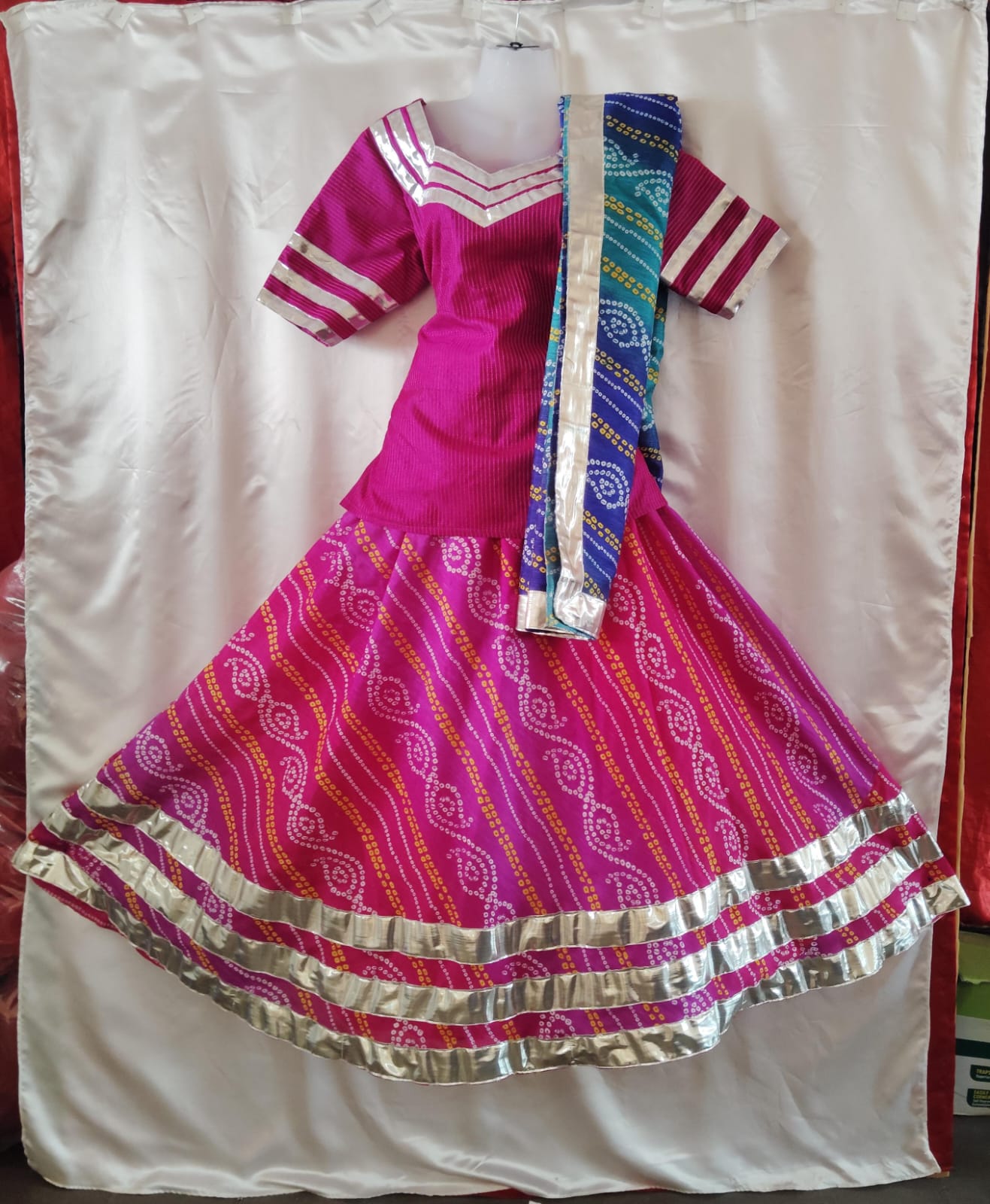 Bandhini set